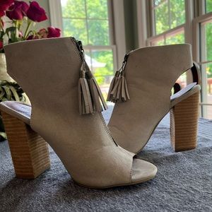 Alter’d State open toe suede booties. Size 8.5 Zip up front. 4.25 inch heels.